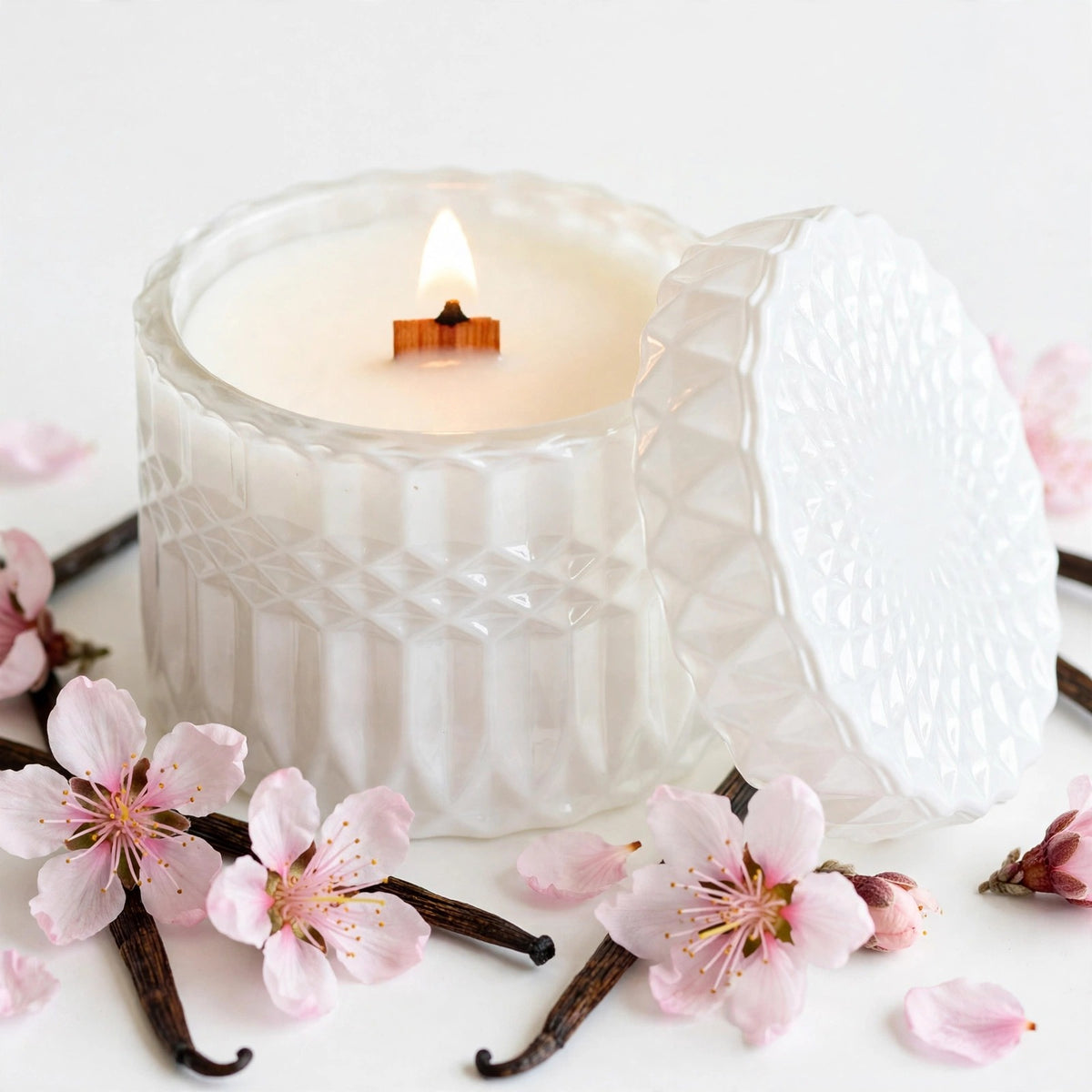 Cashmere Vanilla vintage glass candle detail